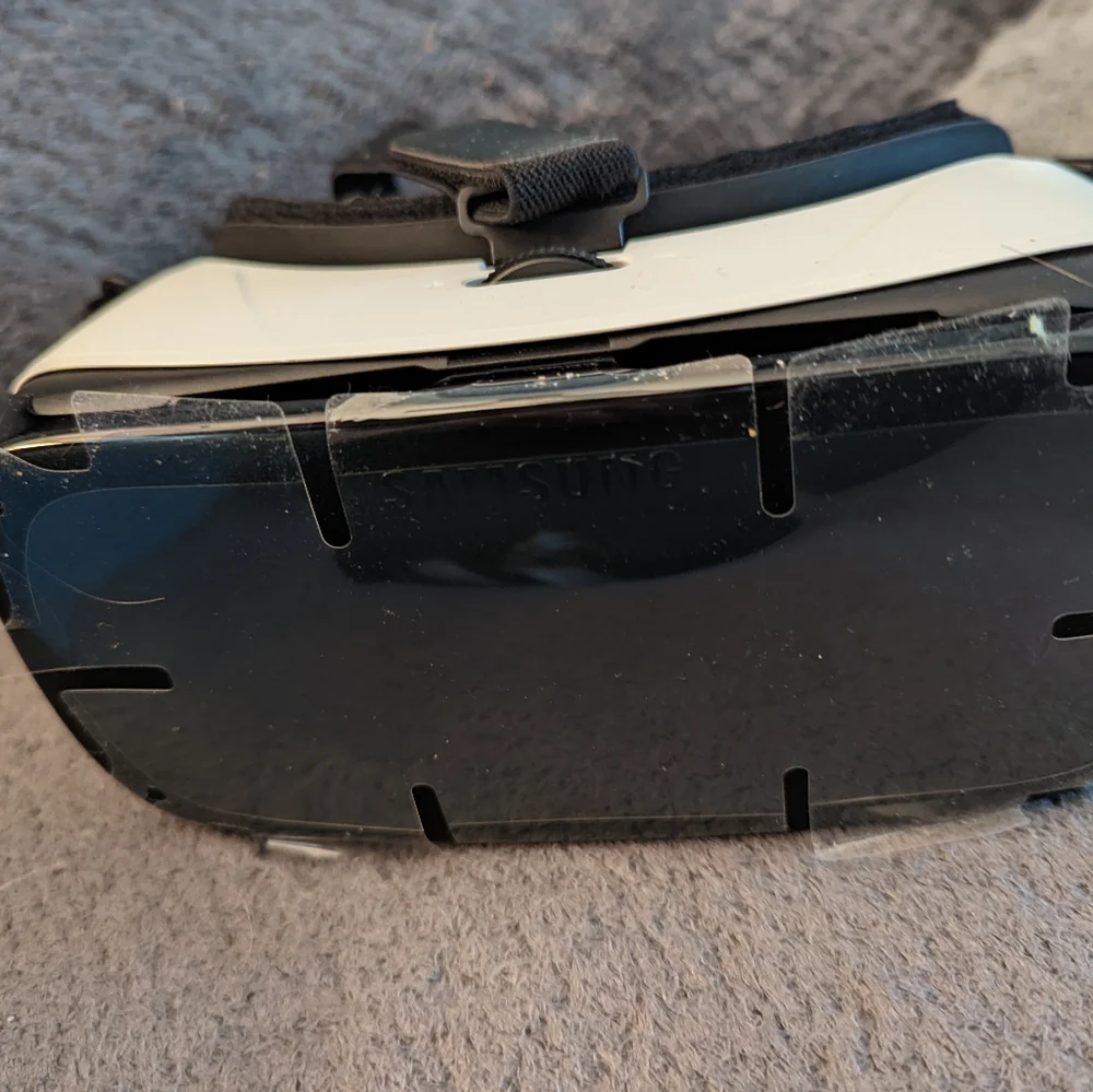 NIB Samsung Oculus Gear VR
